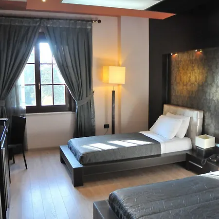 Monarc 4*