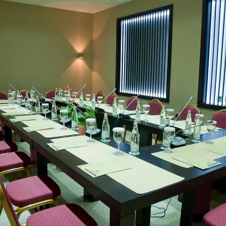 فندق مونارك تيرانا