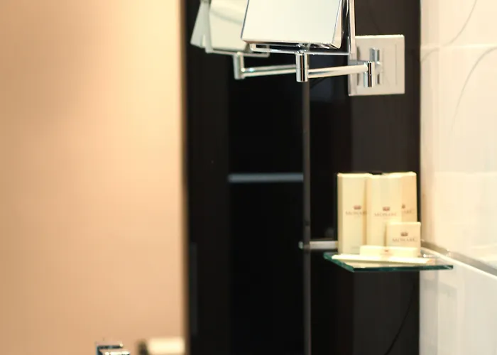 莫纳克酒店 酒店 地拉那