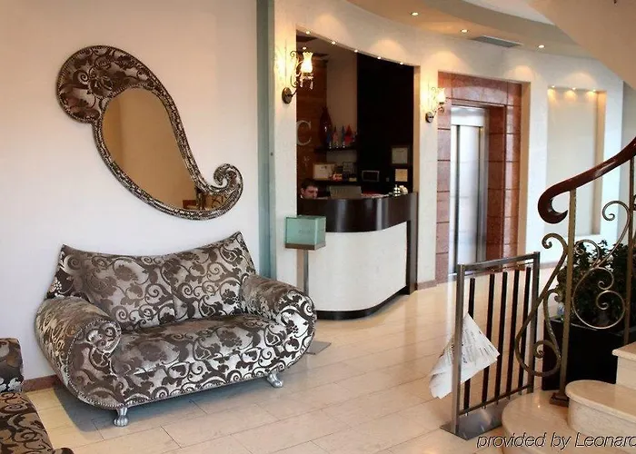 莫纳克酒店 酒店 地拉那