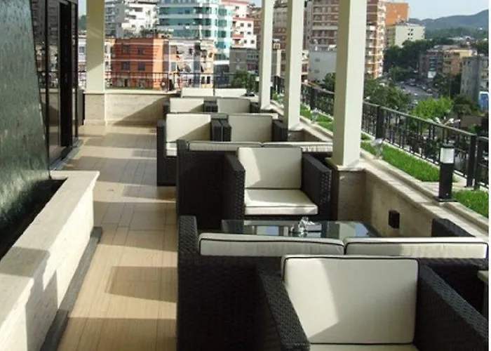 莫纳克酒店 地拉那