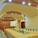 Monarc 4*