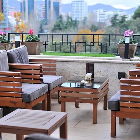 Отель Monarc Тирана