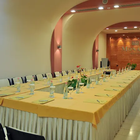 Monarc Hotel 4*