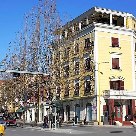 فندق مونارك تيرانا